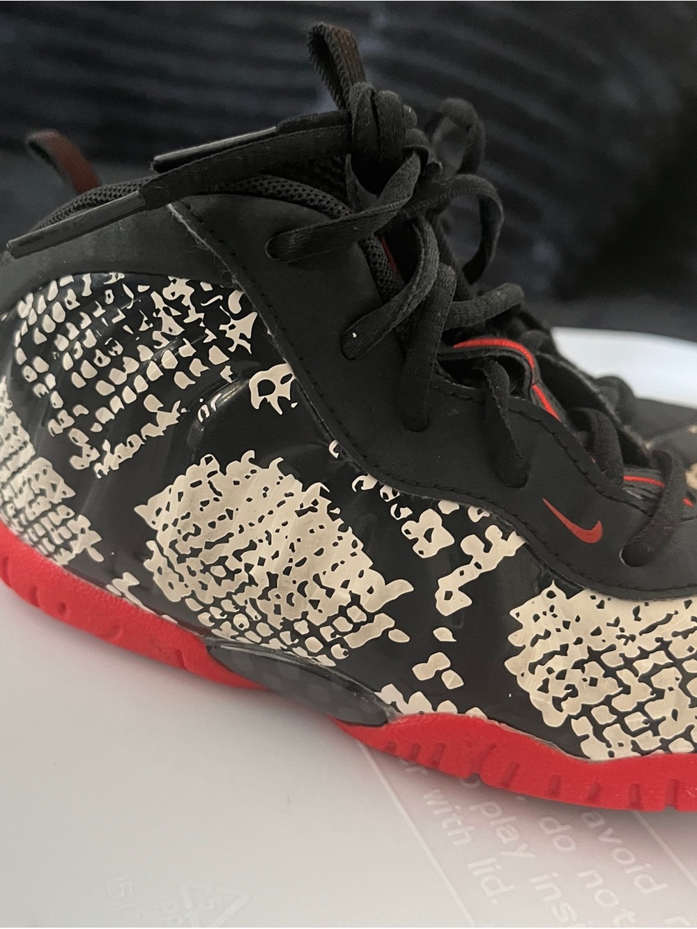 Nike Kids Black, Cream & Red Foamsites